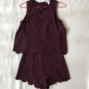 🔥 2/$30 H&M Burgundy Scalloped Romper with Cut Out Back 🔥